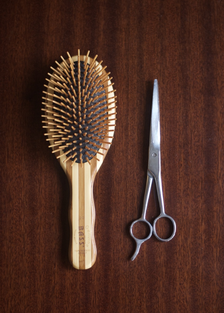 bamboo_hairbrush_haircut_scissors